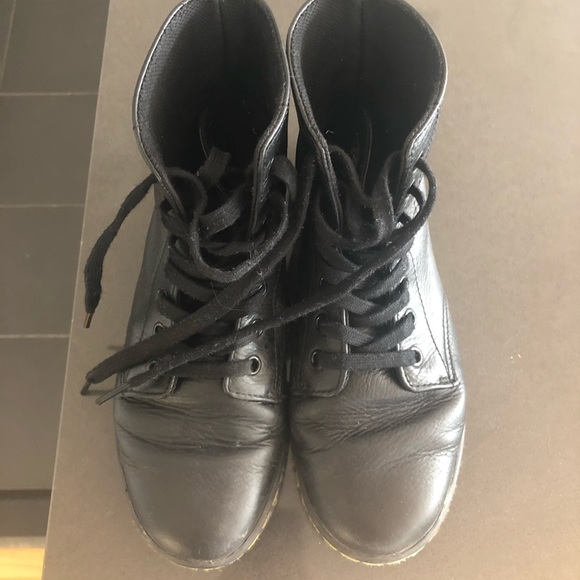 Dr. Martens soft leather ankle boot - size 7 - Picture 3 of 4